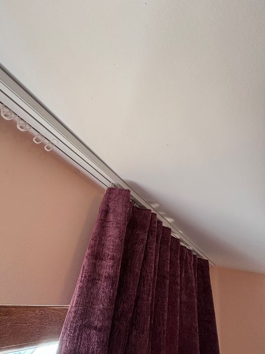 Завеса. Ширина 1,9 см
Височина 2,60 см