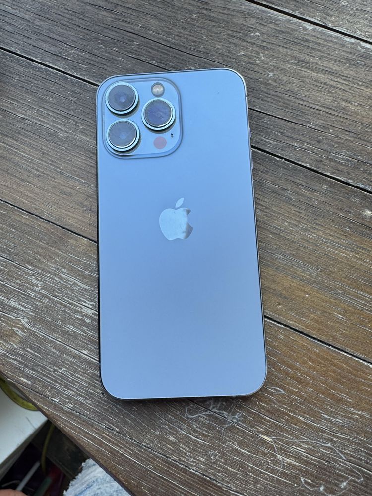 Продавам iPhone 13 Pro – джиесем с минало и характер