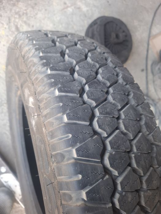 Гуми 205/75/16c  Ласса