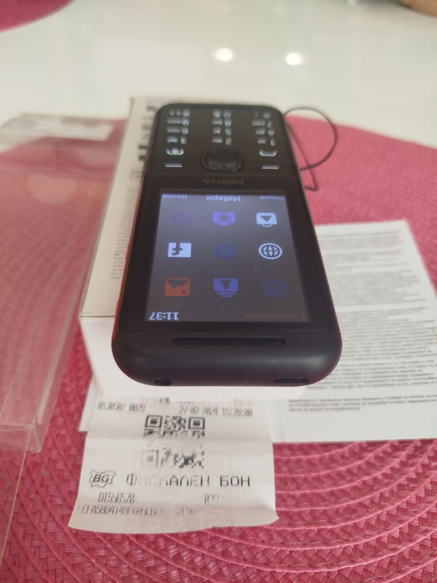 Продавам Нокия 5310 в гаранция , оставащи още 14 месеца