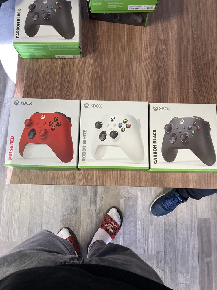 Джойстик на XBOX новый, расспечатаная коробка