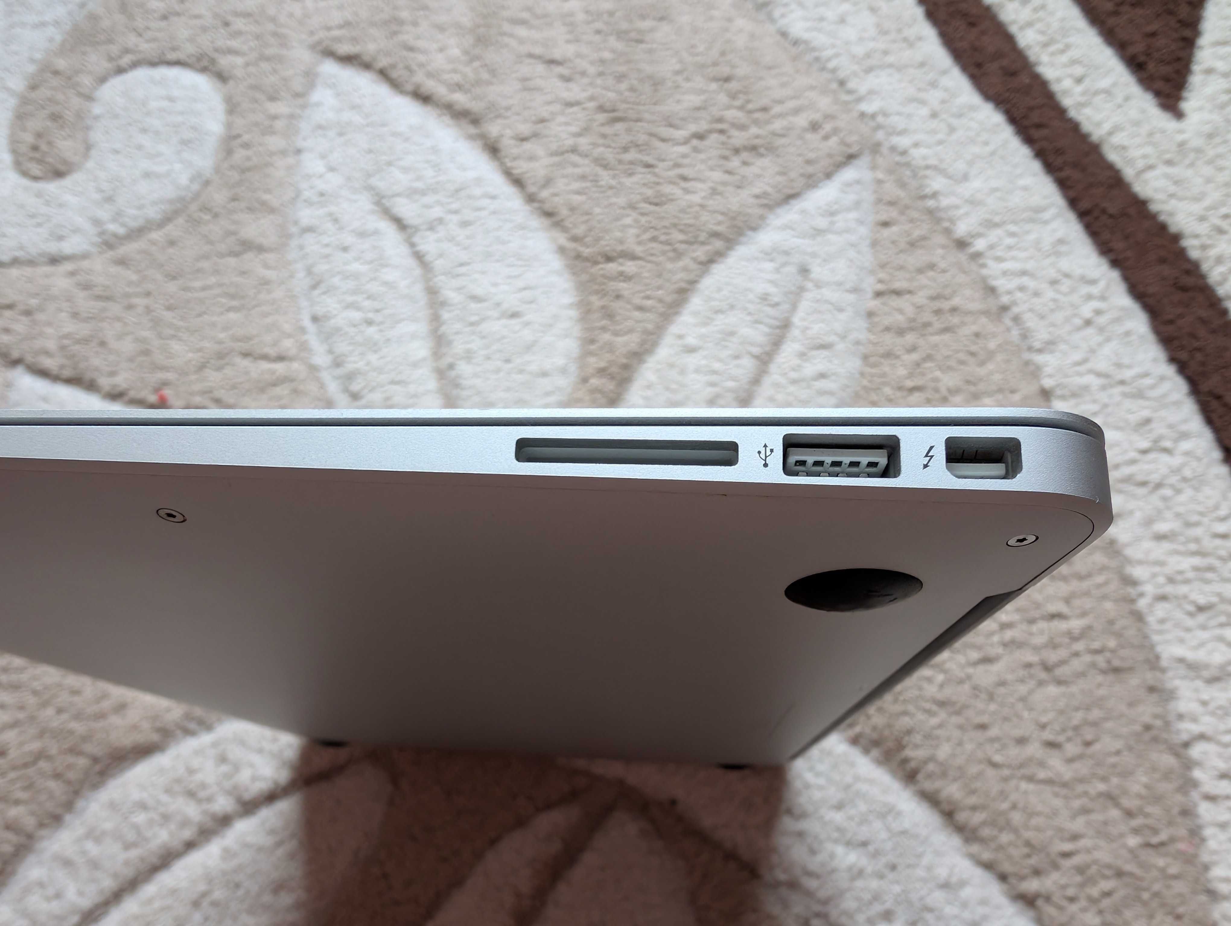 MacBook Air (13-inch, 2017)