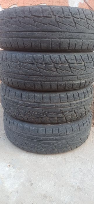 Зимние шины липучки в хорошем состоянии
