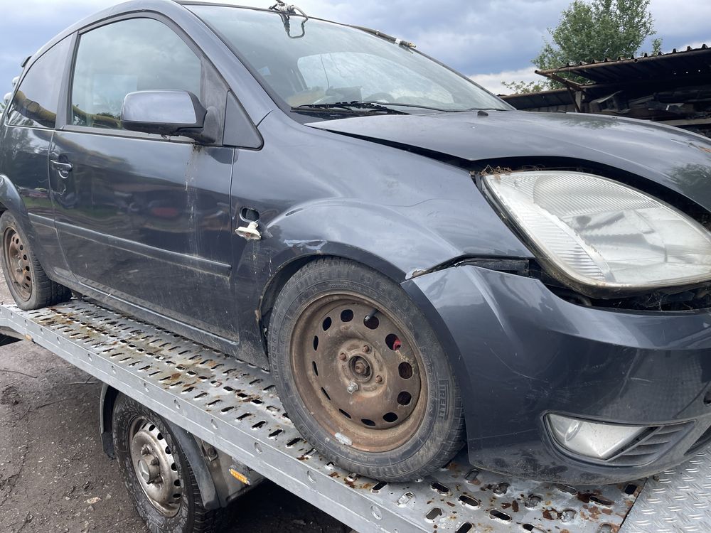 Ford Fiesta Mk6 на части