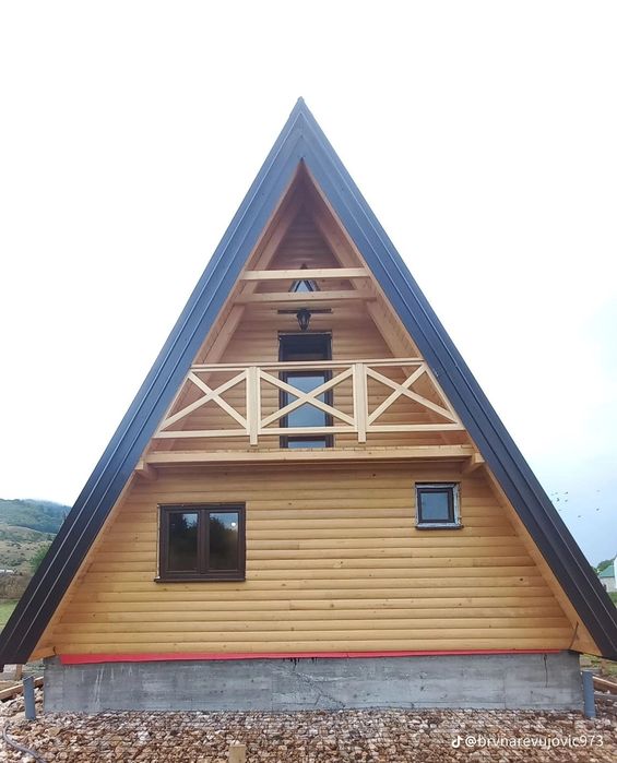 Cabane lemn tip A frame