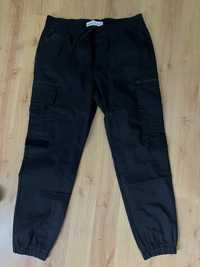 Pantaloni cargo Bershka noi