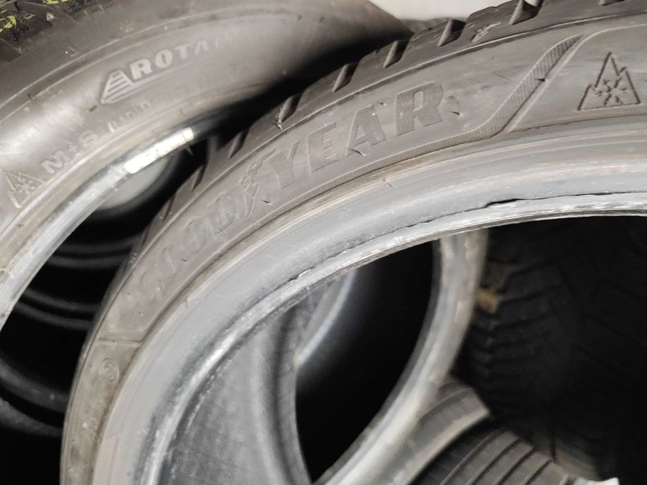 2бр. зимни гуми 225/40/18 Goodyear