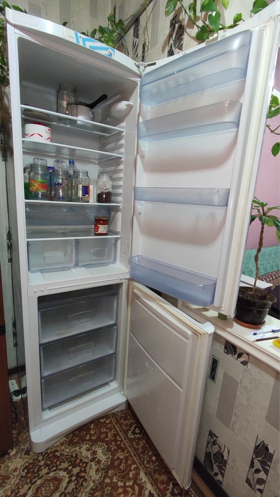 Холодильник iNDESIT