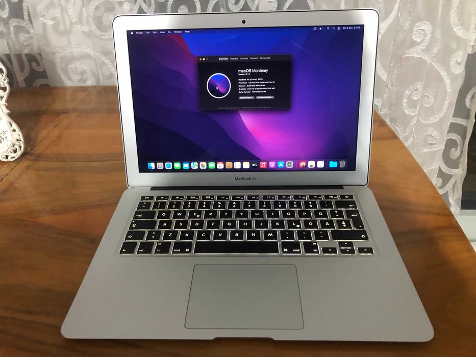 MacBook Air 13,3 '' 2017 i5 1,8 GHz, 8 GB, flash 128 GB. IMPECABIL