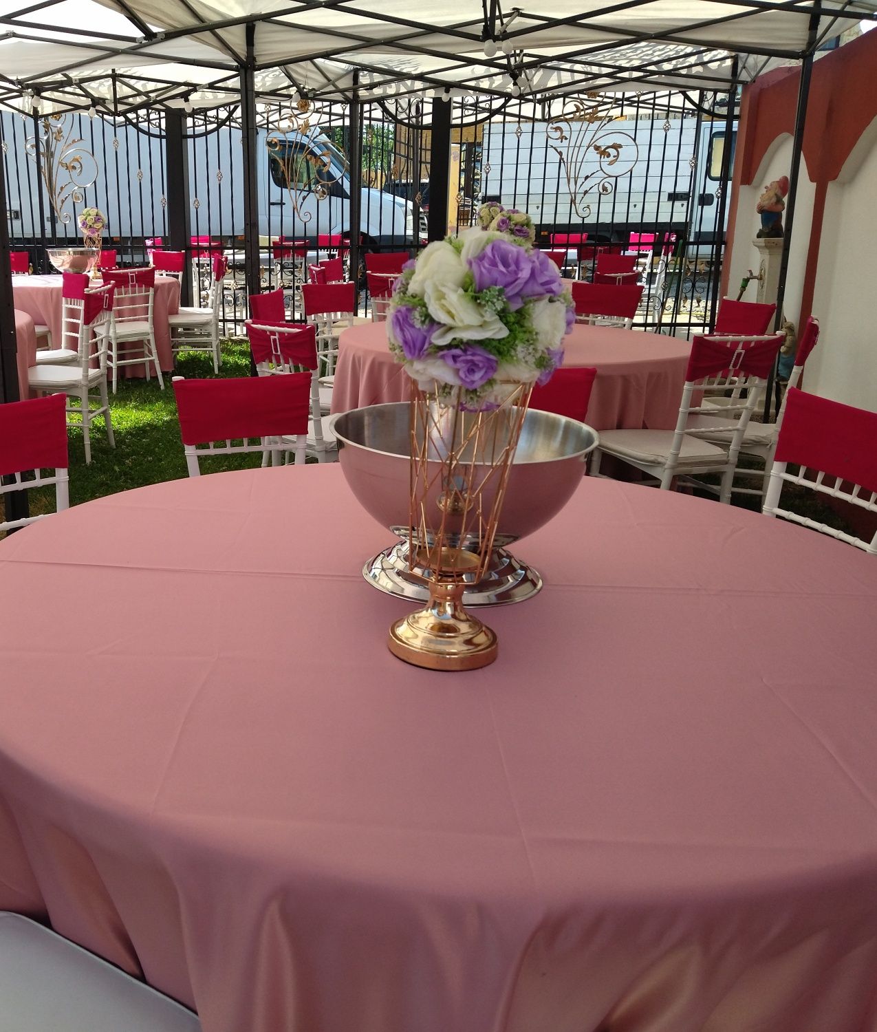 Mese dreptunghiulare/mese rotunde/scaune chiavari / mese de cocktail