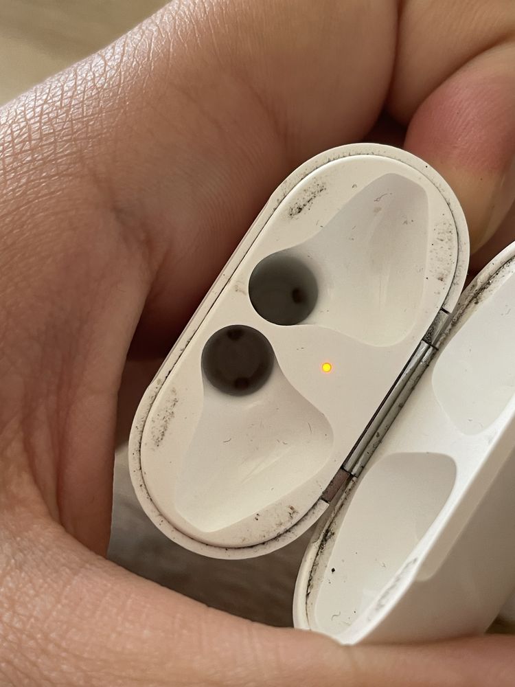 Airpods gen 1.