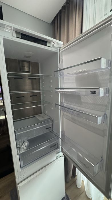 Продам не рабочий встроенный холодильник