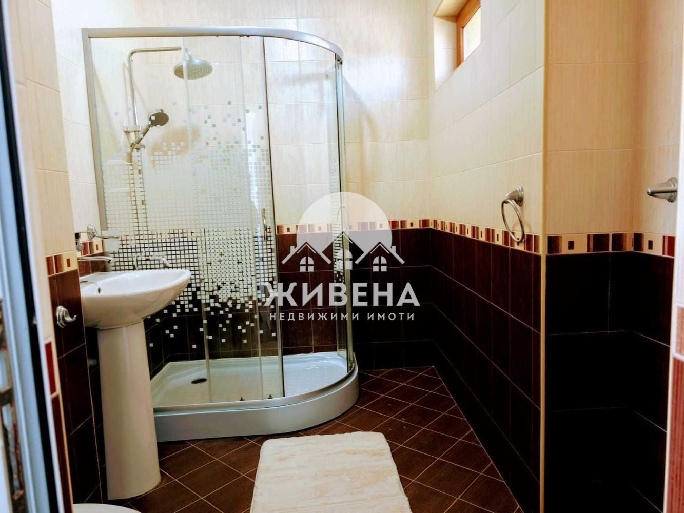 Продавам чудесна къща в с.Царичино, площ 270 кв.м