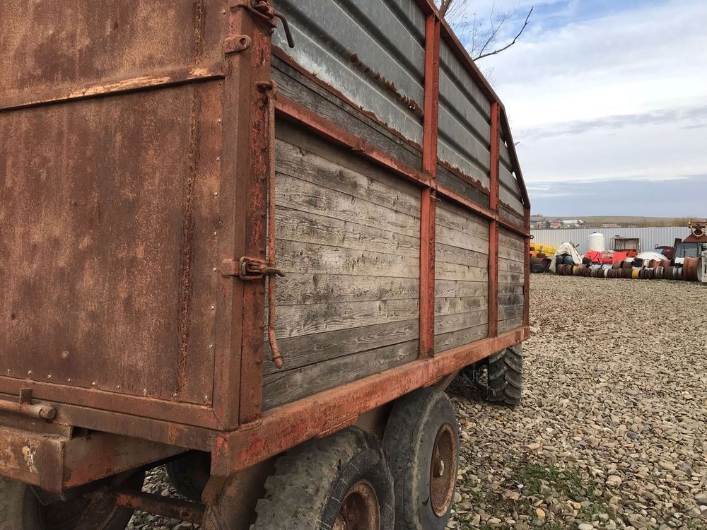 Remorca agricolă 2 axe  capacitate 6 tone