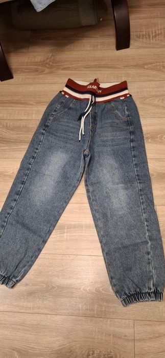 Blugi cu elastic în talie