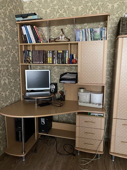 Продам компьютерный стол и пинал