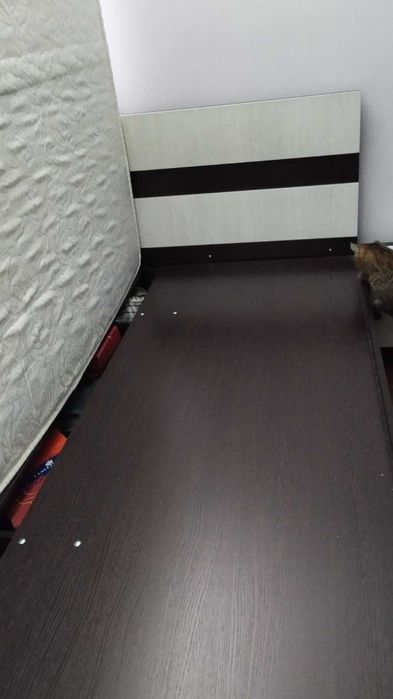 продаю кровать двух спальную 160х200 с ортопедическим матрасом.
