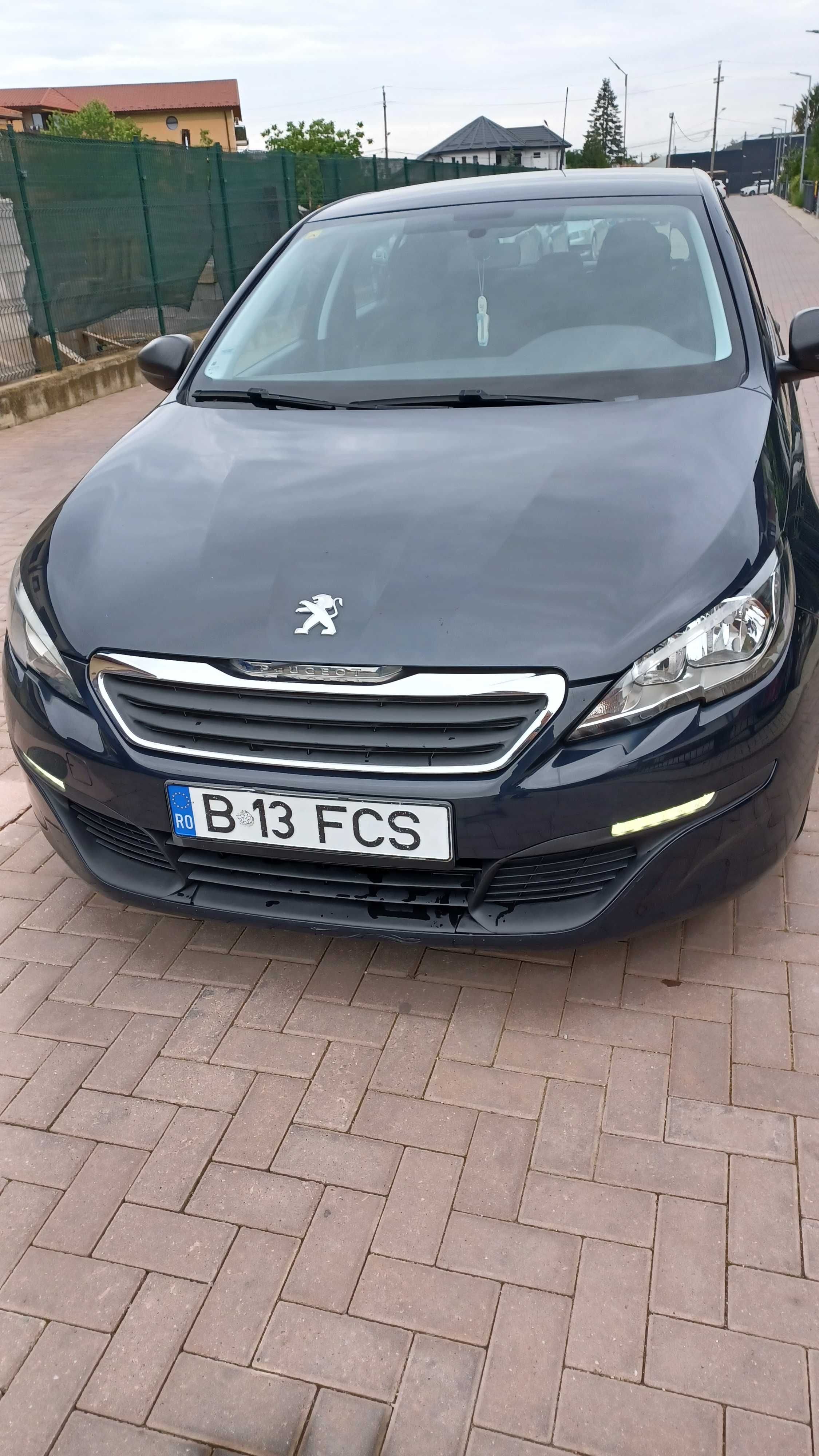 Vând PEUGEOT 308 - motor 1.2 benzină, an 2014