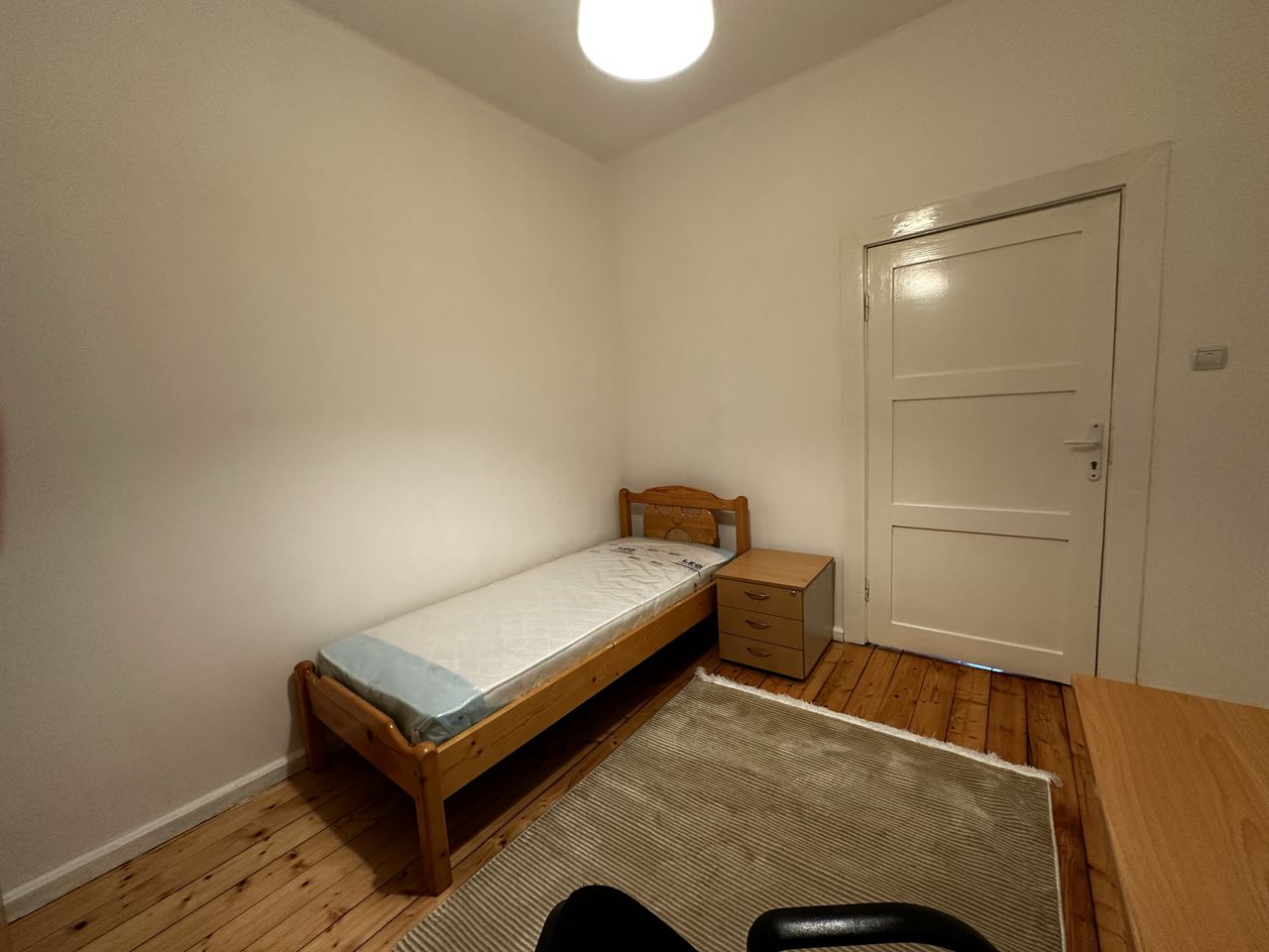 Дава се под наем Тристаен апартамент в София, Център - 80 кв.м за 550 € - Снимка #2