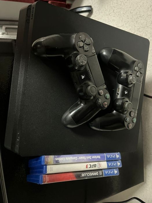 Продам PlayStation 4