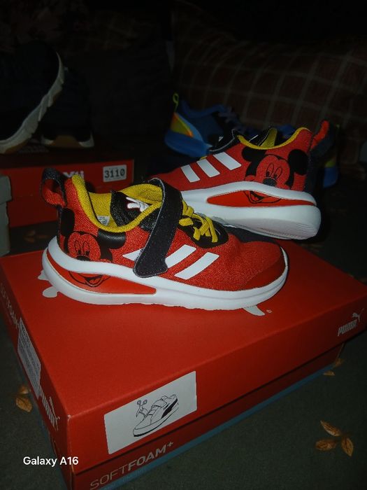 Vând ghetele si adidasi