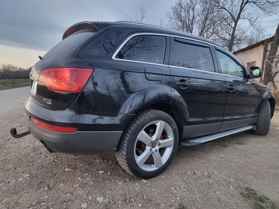 Audi Q7          .