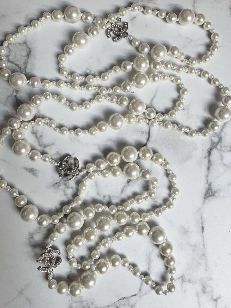 Дълго колие Chanel и обеци