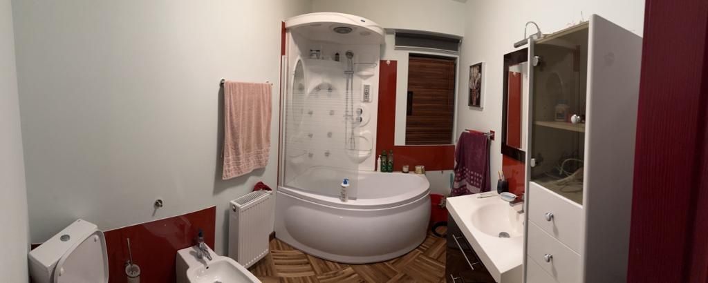 Închiriez apartament deosebit - 5 camere