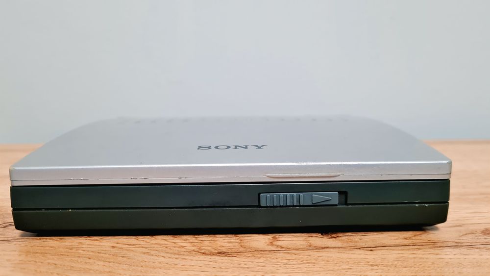 Sony icf-CD2000S, FM/MW/SW, CD плеер.