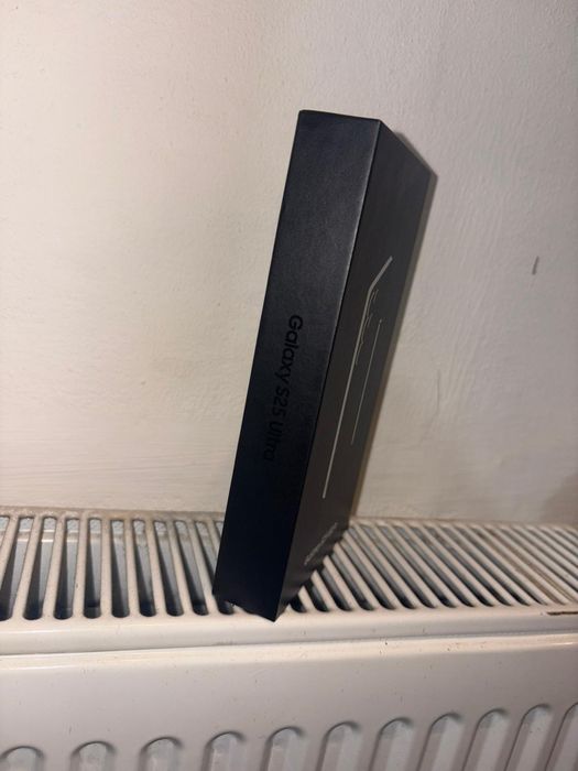 Vând urgent Samsung s25 ultra nou sigilat factura garanție