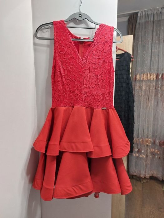 Червена официална рокля,М