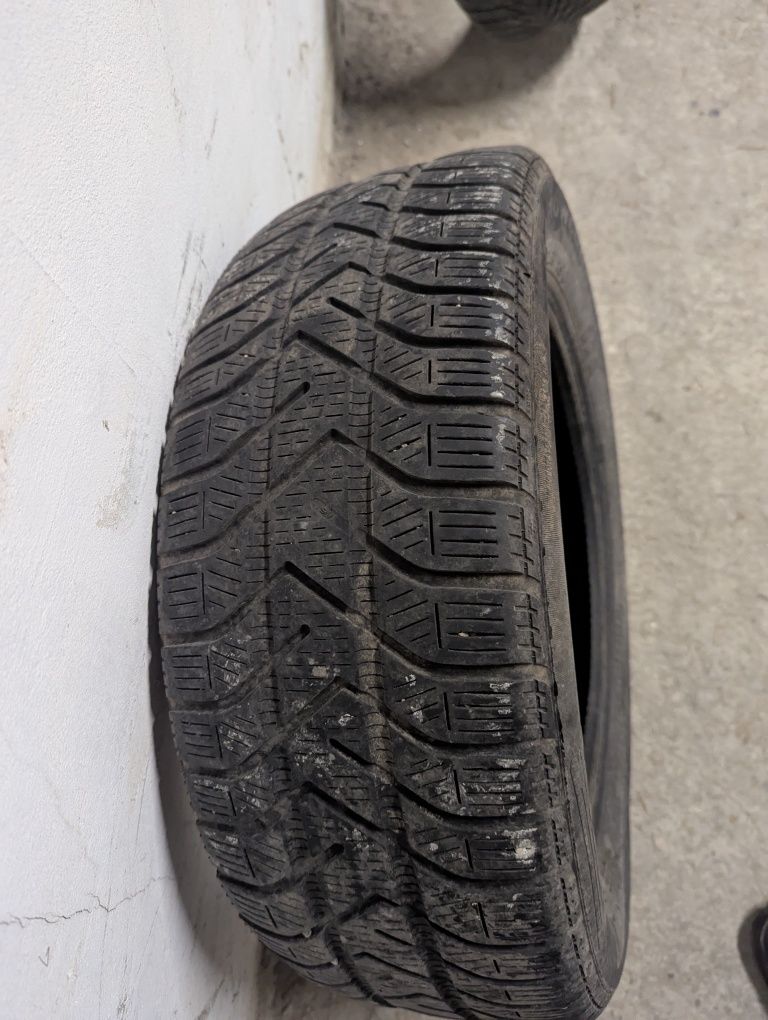 2 бр зимни гуми Pirelli в добро състояние - 205/55-R16 - DOT: 2311