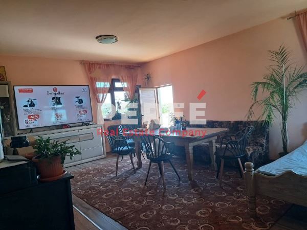 Къща в Бургас-Меден рудник - зона Б площ 206 цена 180000