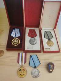 Lot medalii, insigne comuniste RPR și RSR
