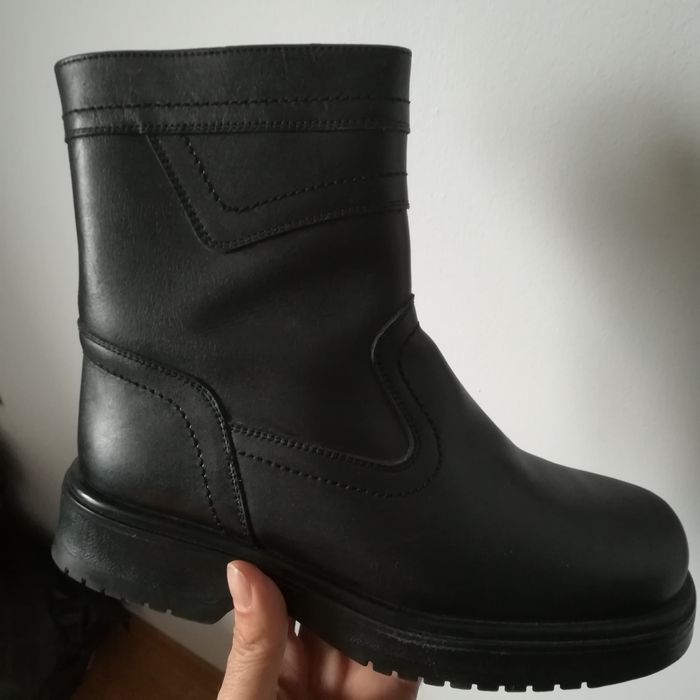 Ghete de piele marime 40 si 43 cititi anuntul(tip MAI)