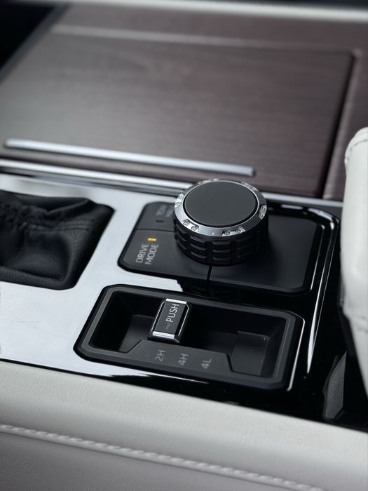 TOYOTA Sequoia iForce Max Capstone