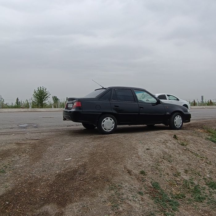 Mashina yurib turibdi