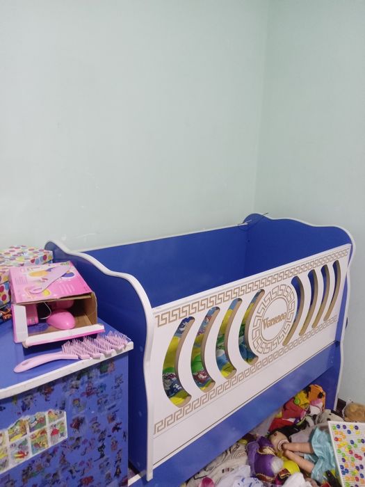 Krovat yahshiholatda kelib ko'ringlar