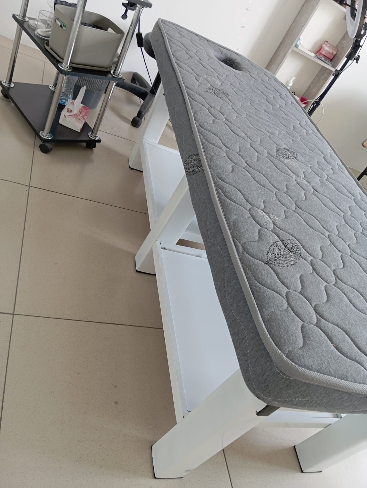 Продам кушетку для массажа и ресниц