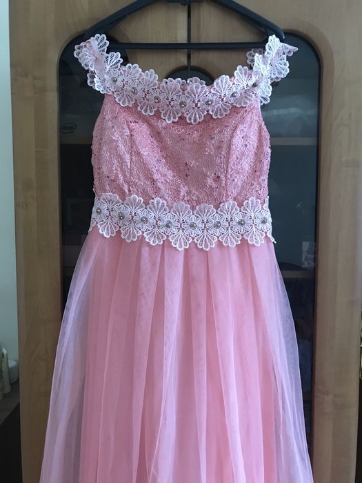 Продам платья новые