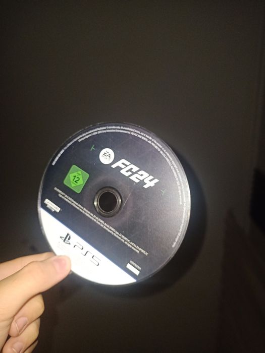 Игра FC24 для ps5 работает