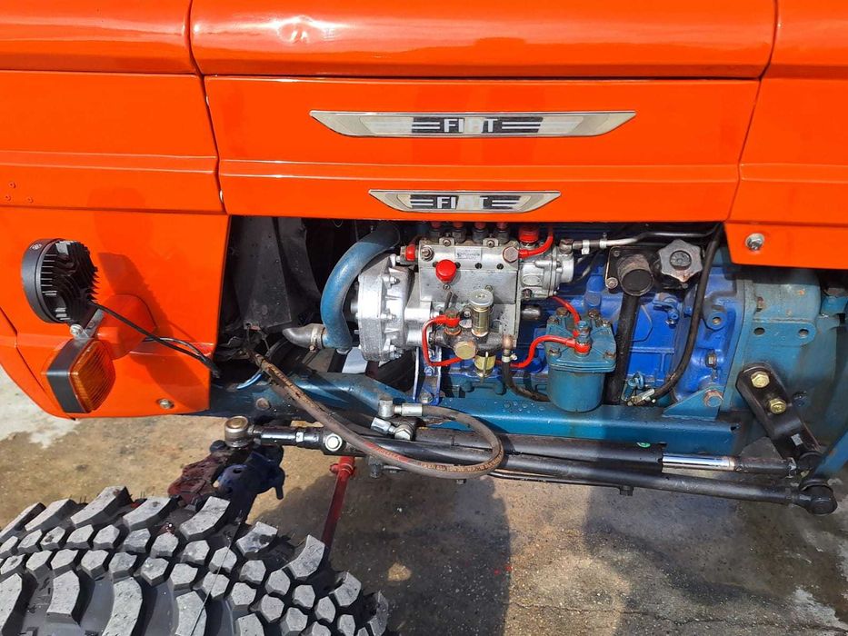 Vând tractor FIAT impecabil