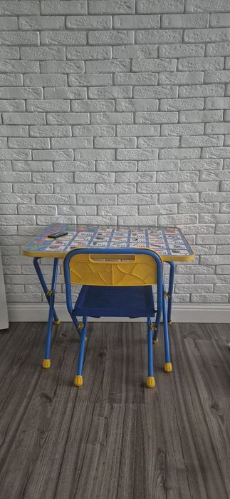 Продам столик детский