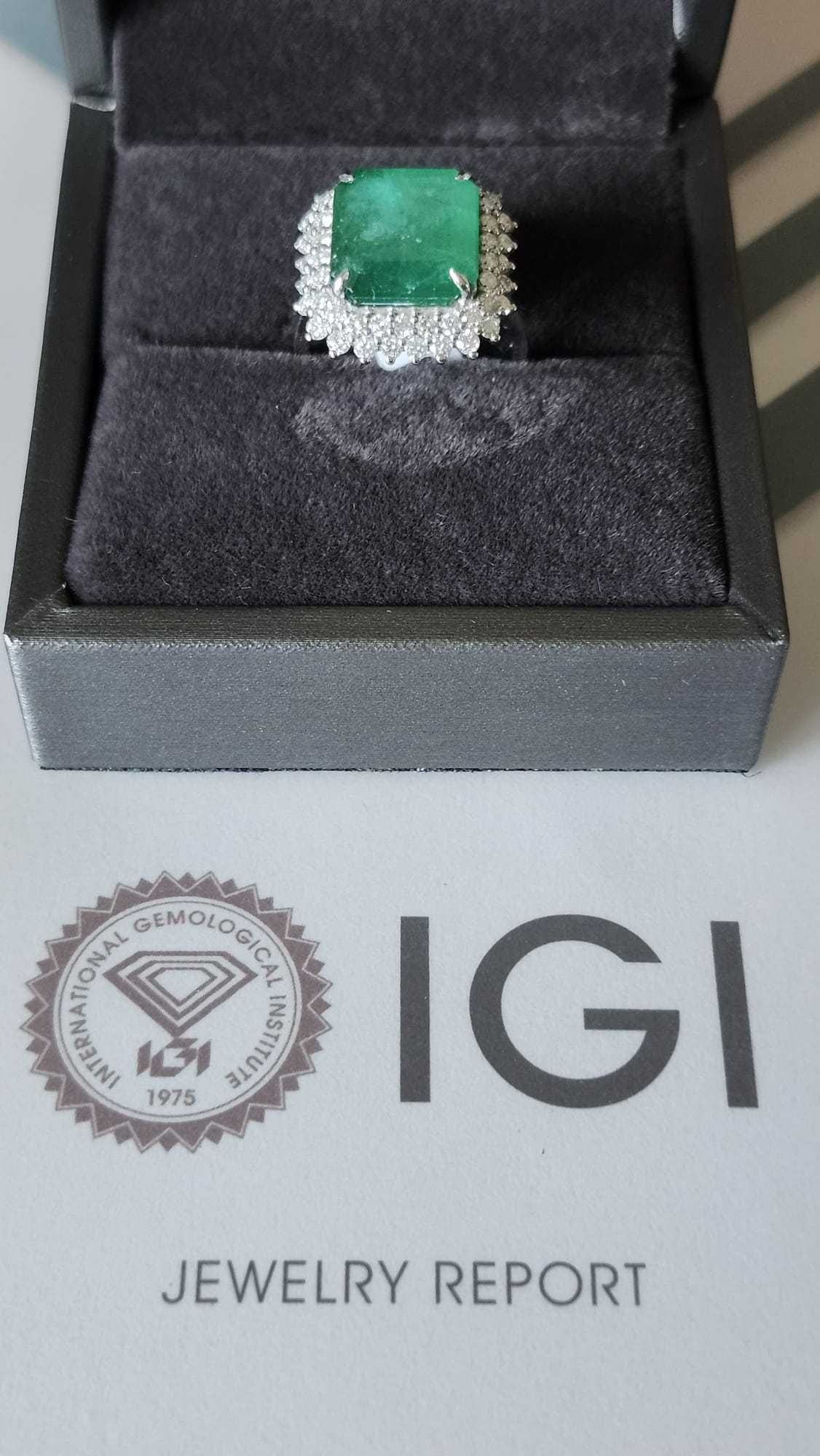 Inel aur alb 14K, smarald de 6.69 ct și 52 de diamante– certificat IGI