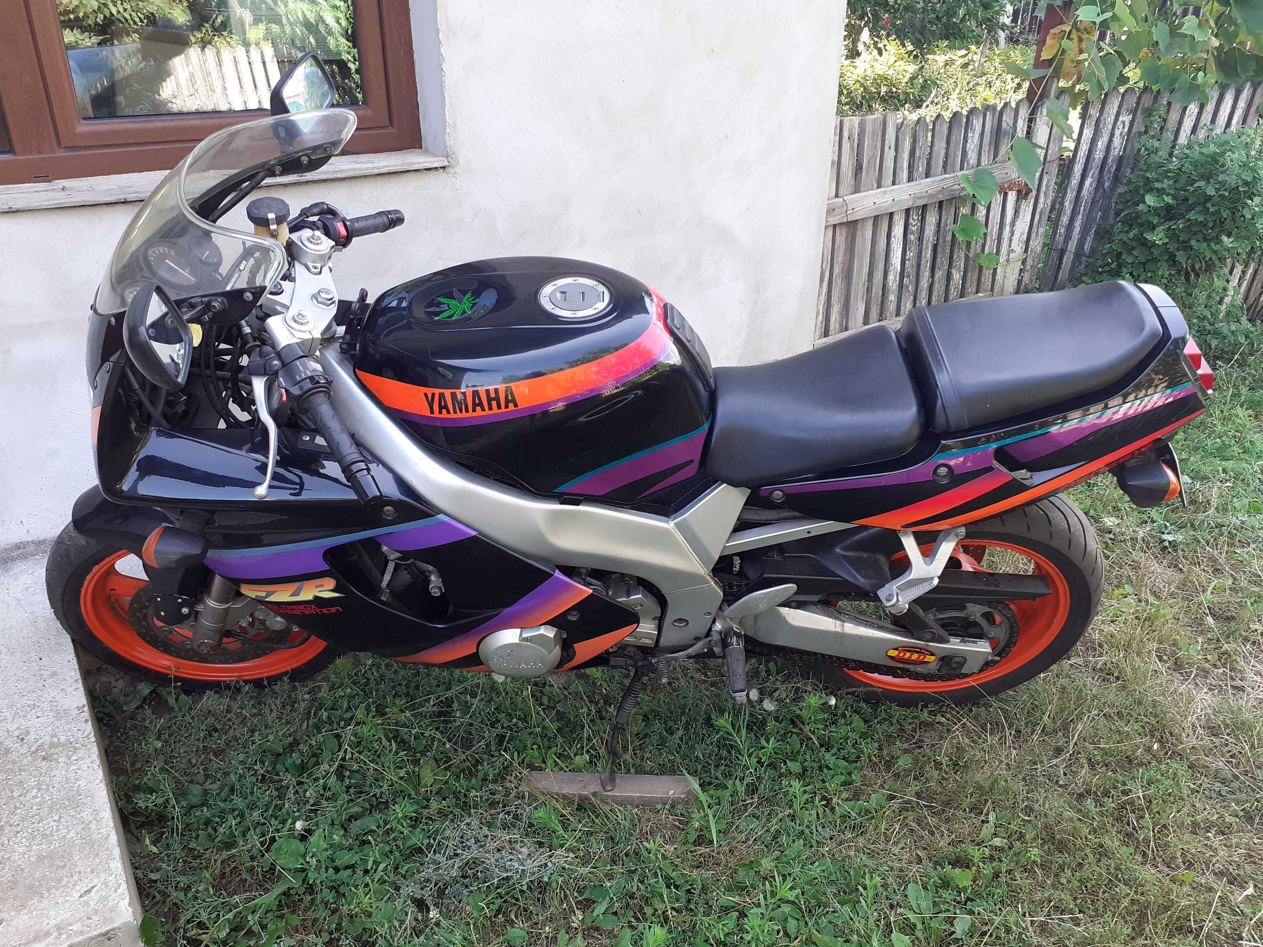 vand yamaha fzr 600 R