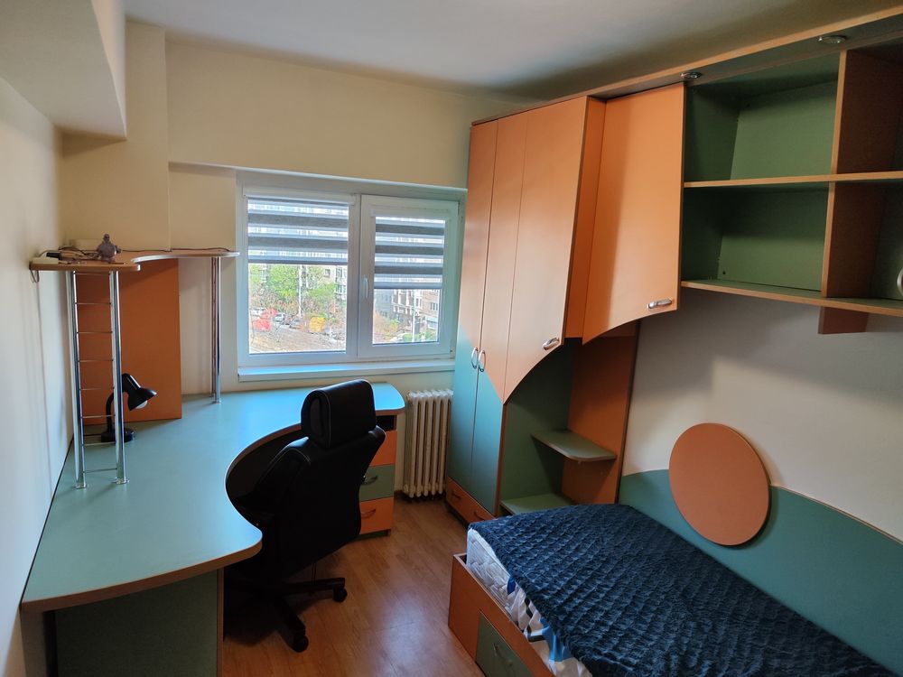 De INCHIRIAT: Apartament  3 camere CENTRU