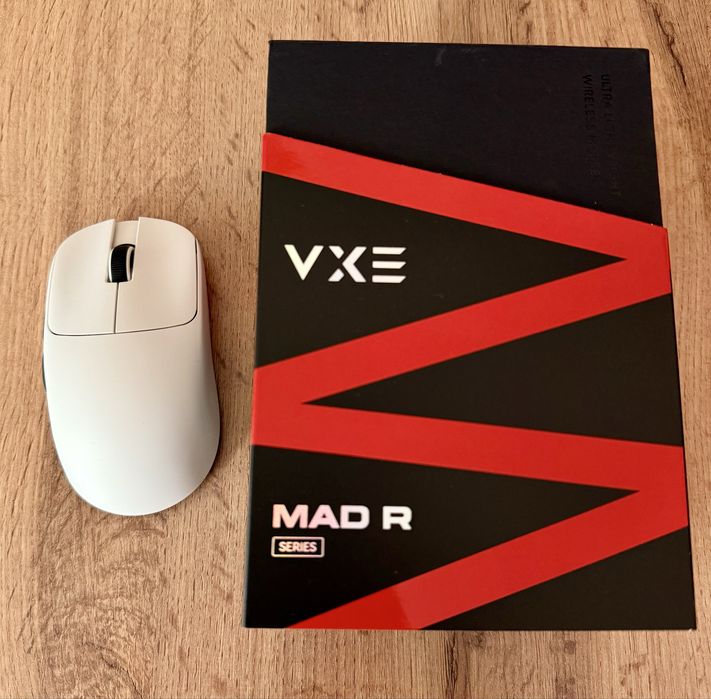 Игровая суперлегкая мышка VXE Mad R 1k