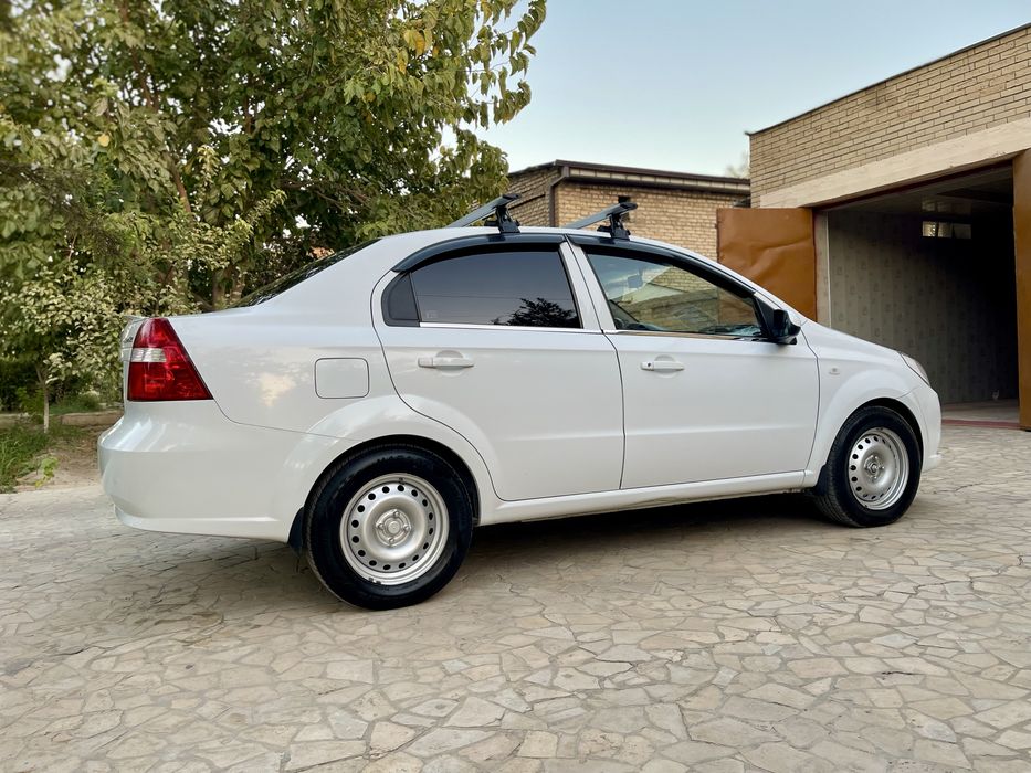 Машина Chevrolet Nexia 3