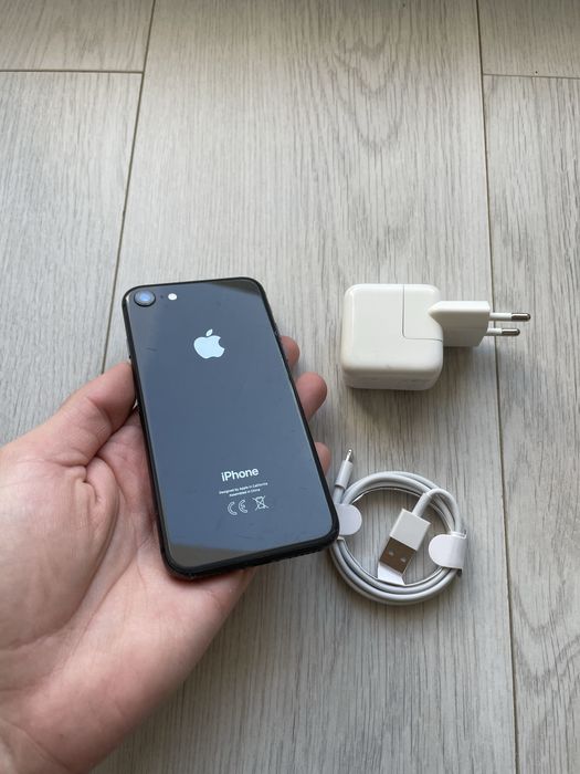 • Iphone 8 • Black •