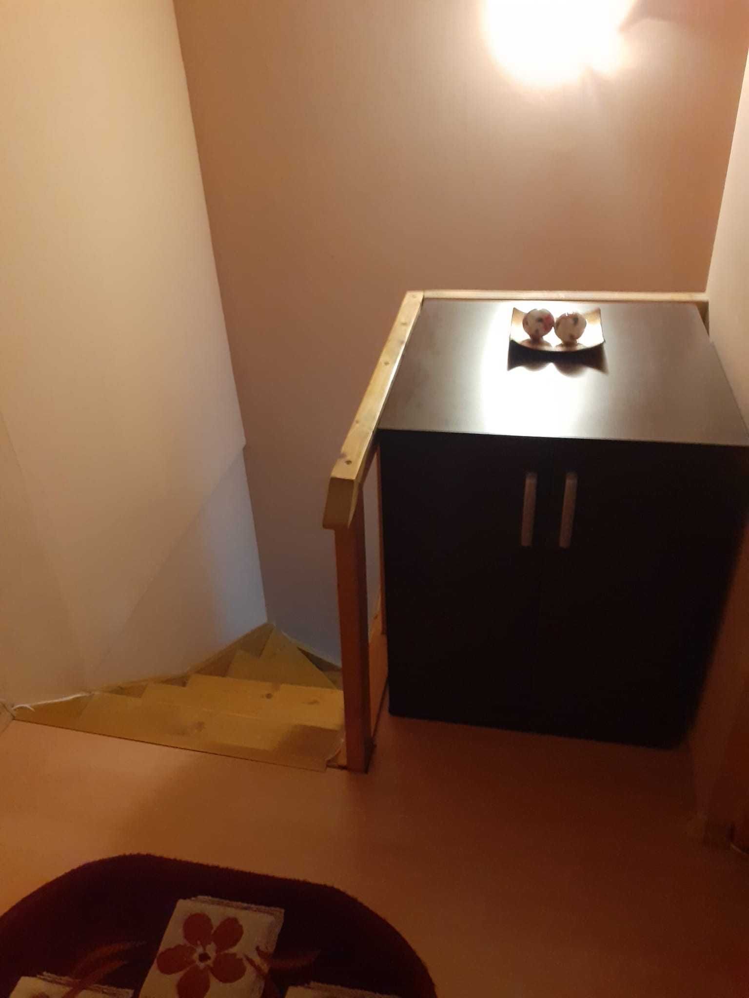 Apartament mansarda cu scara interioara